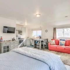 W1 - Orca - Whale Inn