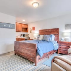 W2 - Gray - Whale Inn