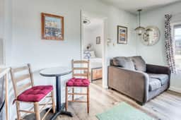 T06 - Dory @ Trollers Lodge