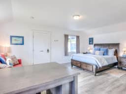 W1 - Orca - Whale Inn