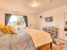 W6 - Pilot - Whale Inn