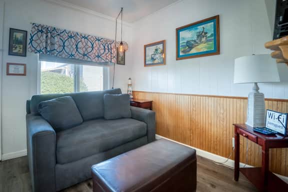 T05 - Dinghy @ Trollers Lodge