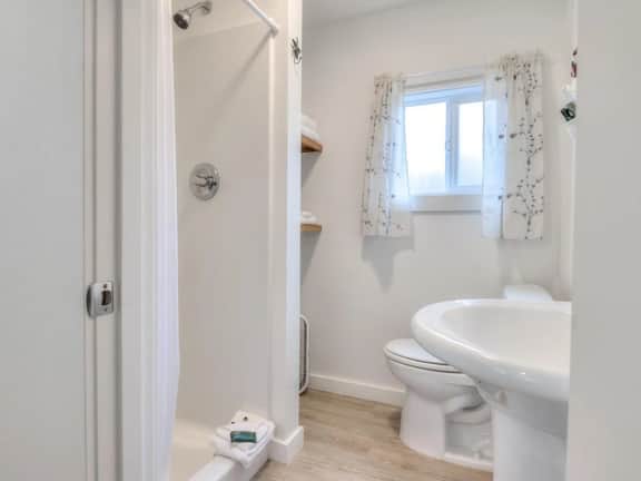 W7 - Minke - Whale Inn