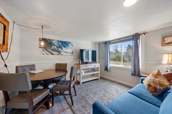 S4 - Kickin Out - Surf Inn